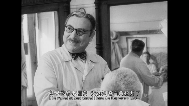 大街上的商店的视频截图4.webp